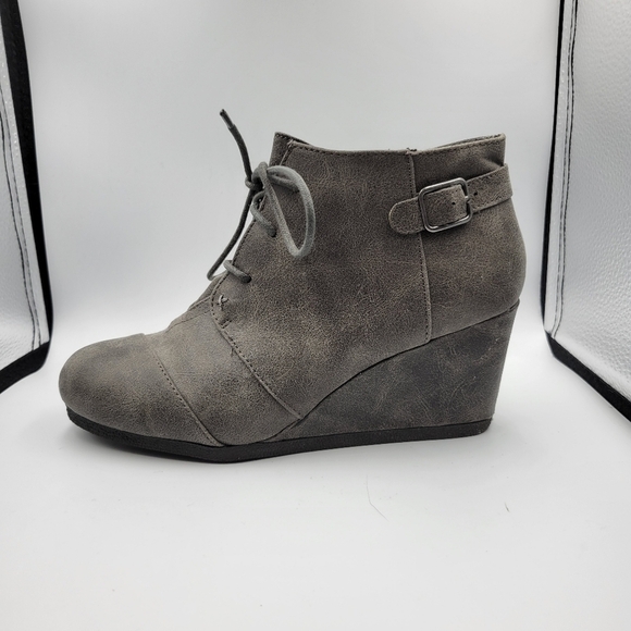Maurices Gray Wedge Booties Sz 8.5 - Picture 5 of 10
